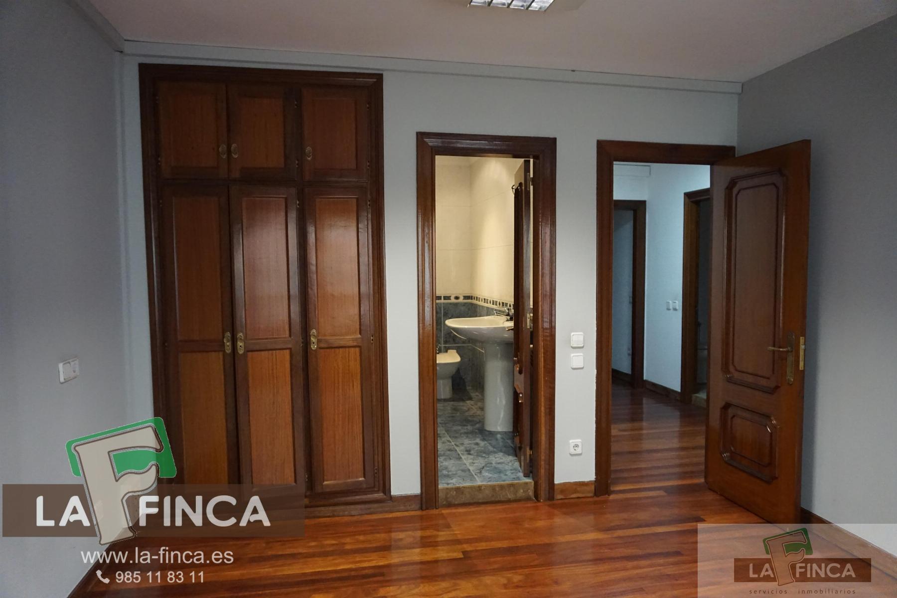For sale of flat in Oviedo