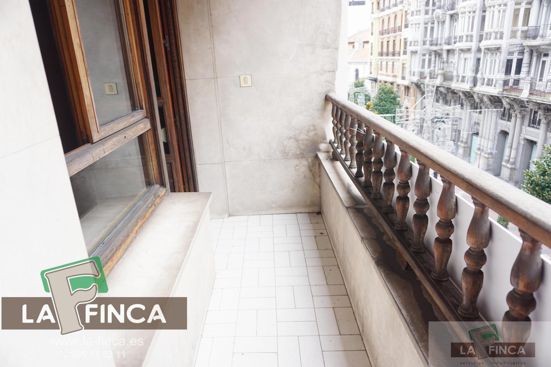 For sale of flat in Oviedo