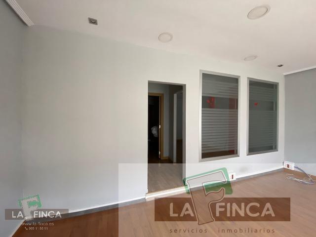 For sale of commercial in Oviedo