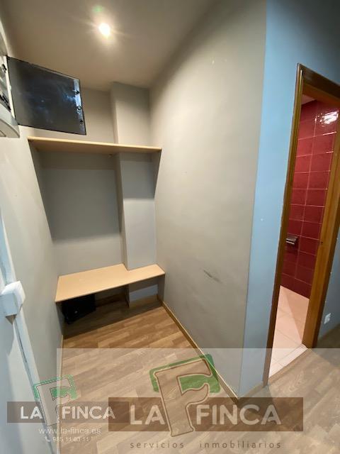 For sale of commercial in Oviedo