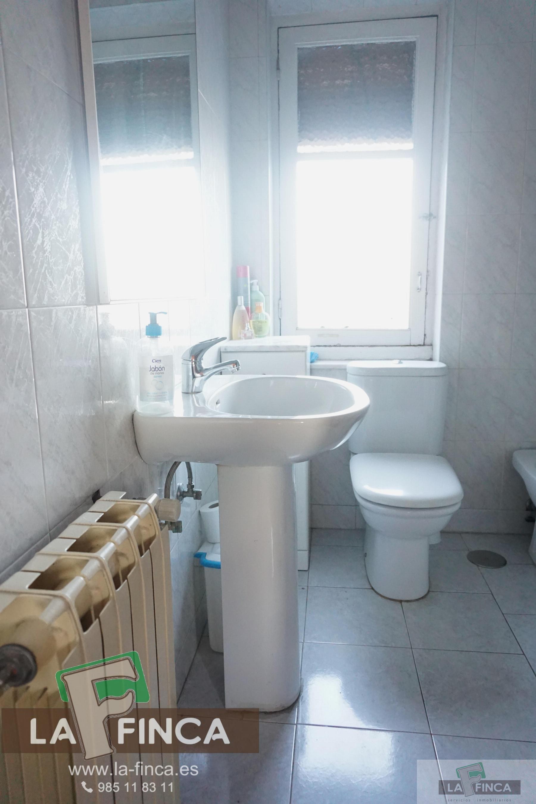 For sale of chalet in Oviedo