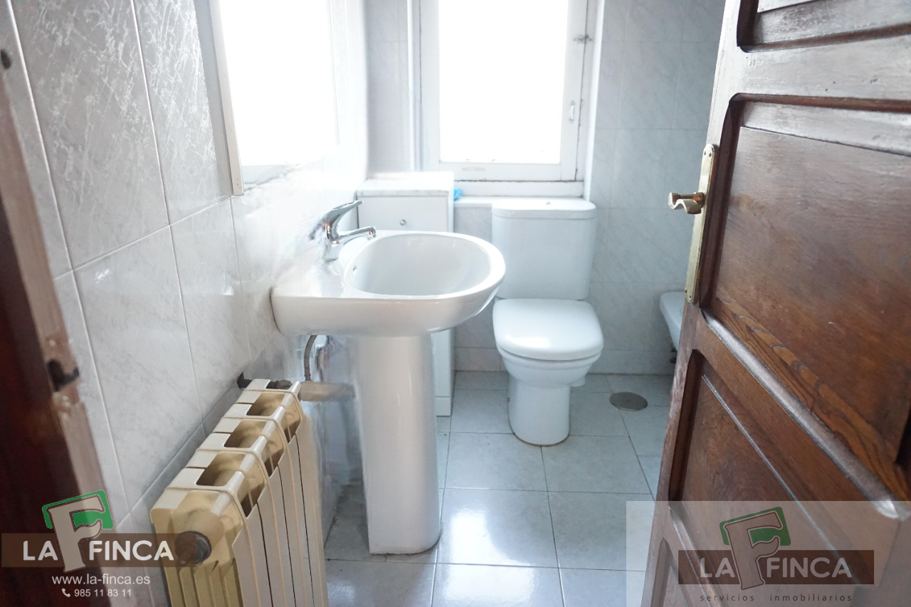 For sale of chalet in Oviedo
