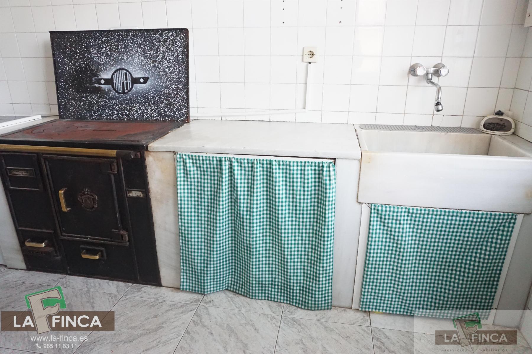 For sale of chalet in Oviedo