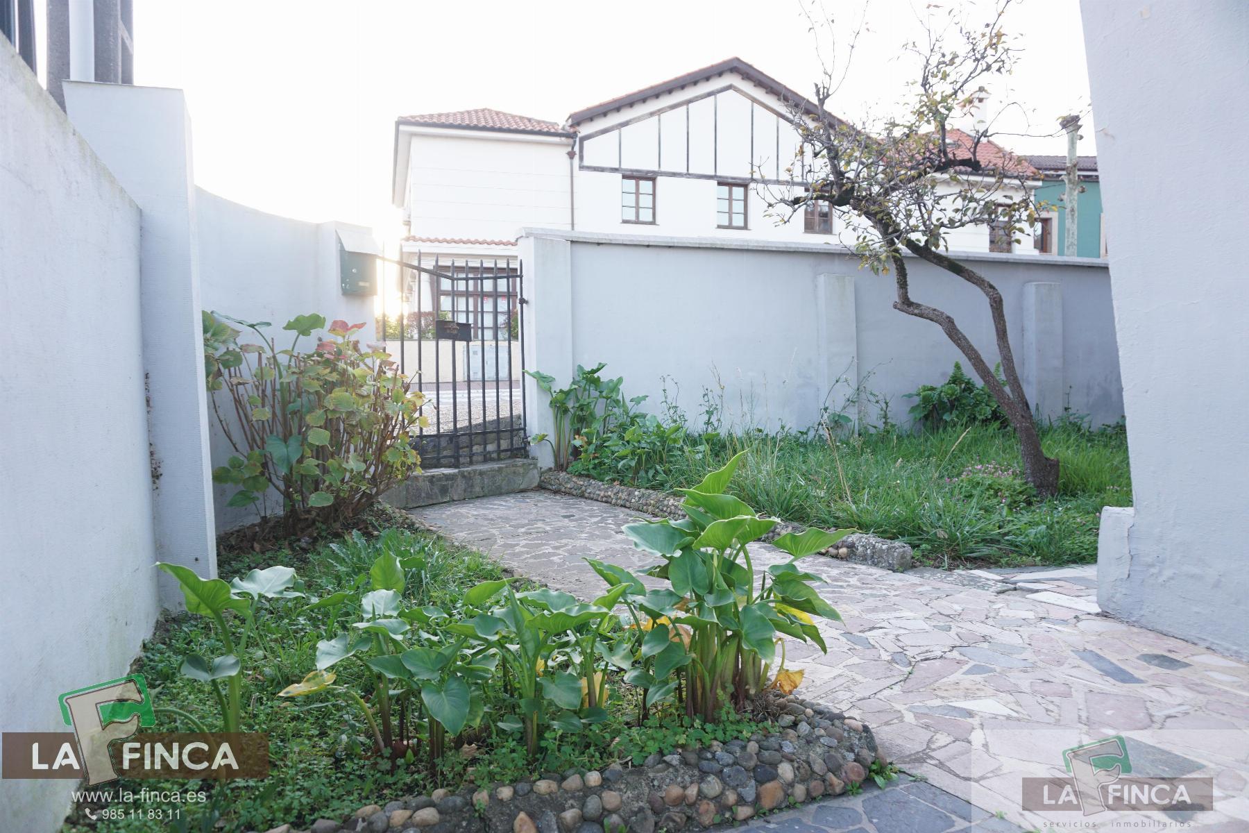 For sale of chalet in Oviedo