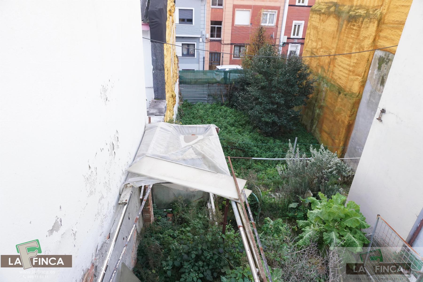 For sale of land in Oviedo