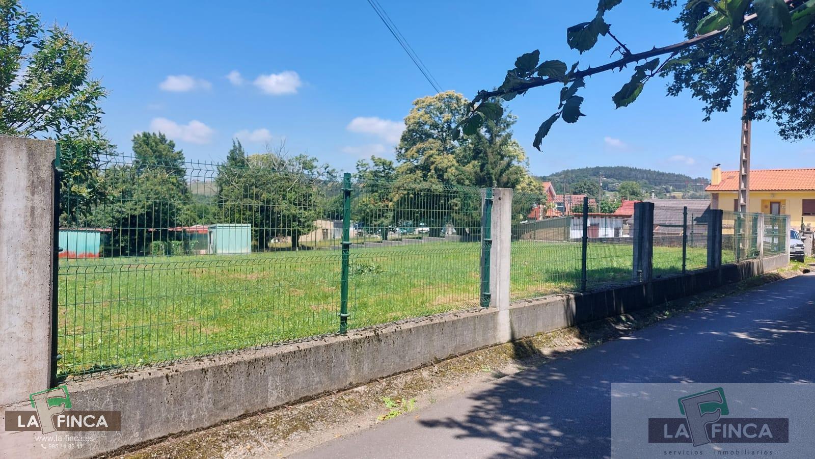 For sale of land in Llanera