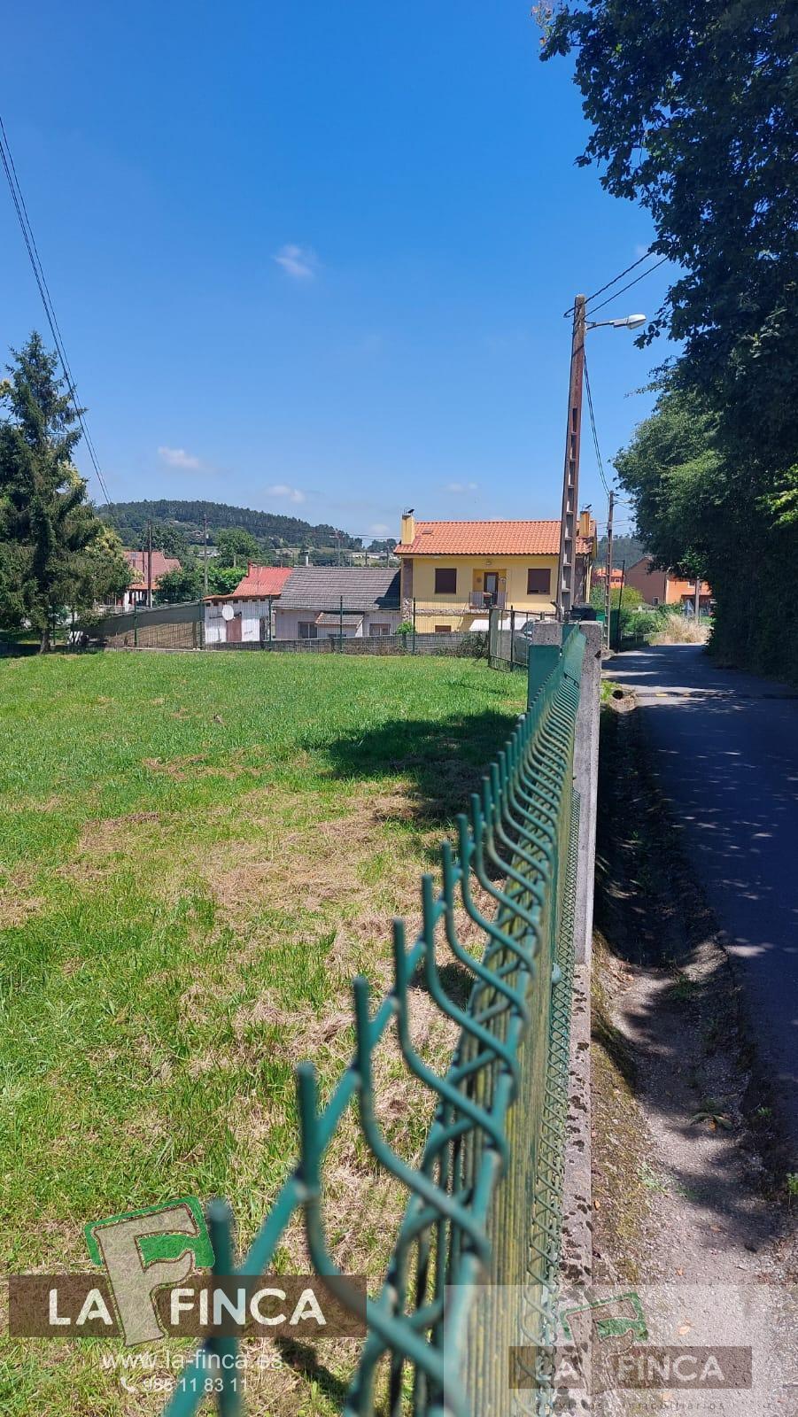 For sale of land in Llanera