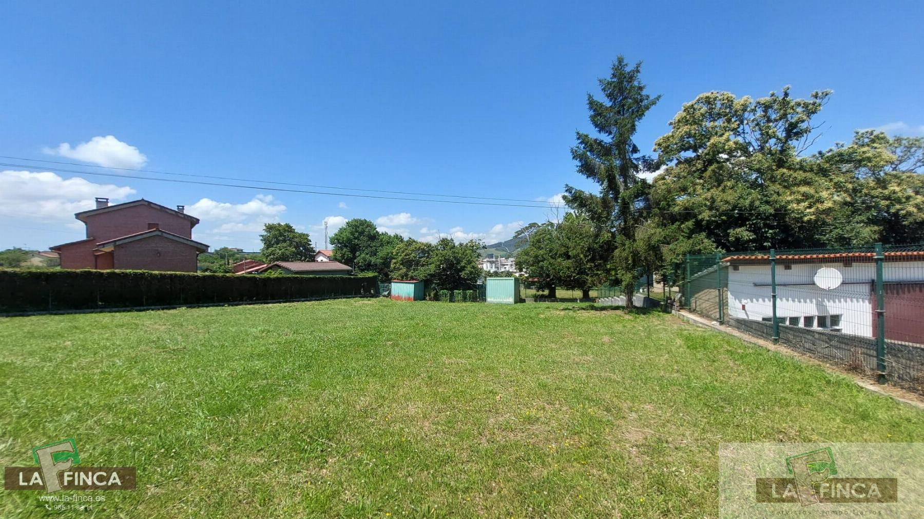 For sale of land in Llanera