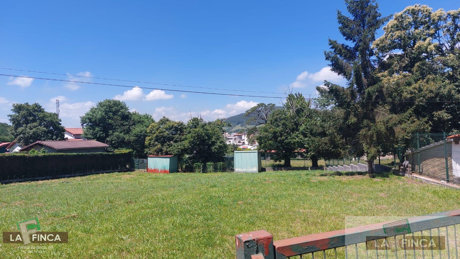 For sale of land in Llanera