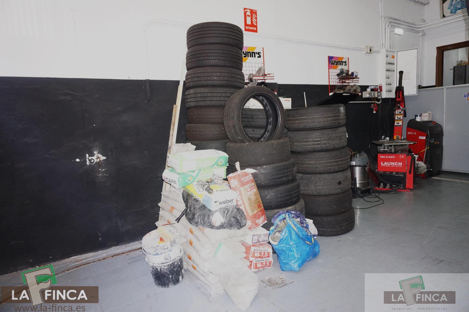 For sale of commercial in Oviedo