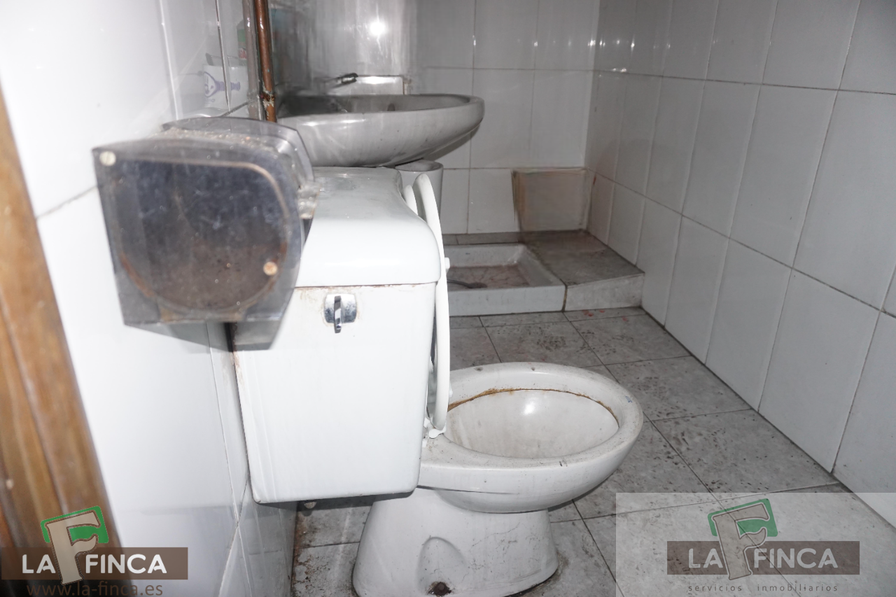 For sale of commercial in Oviedo