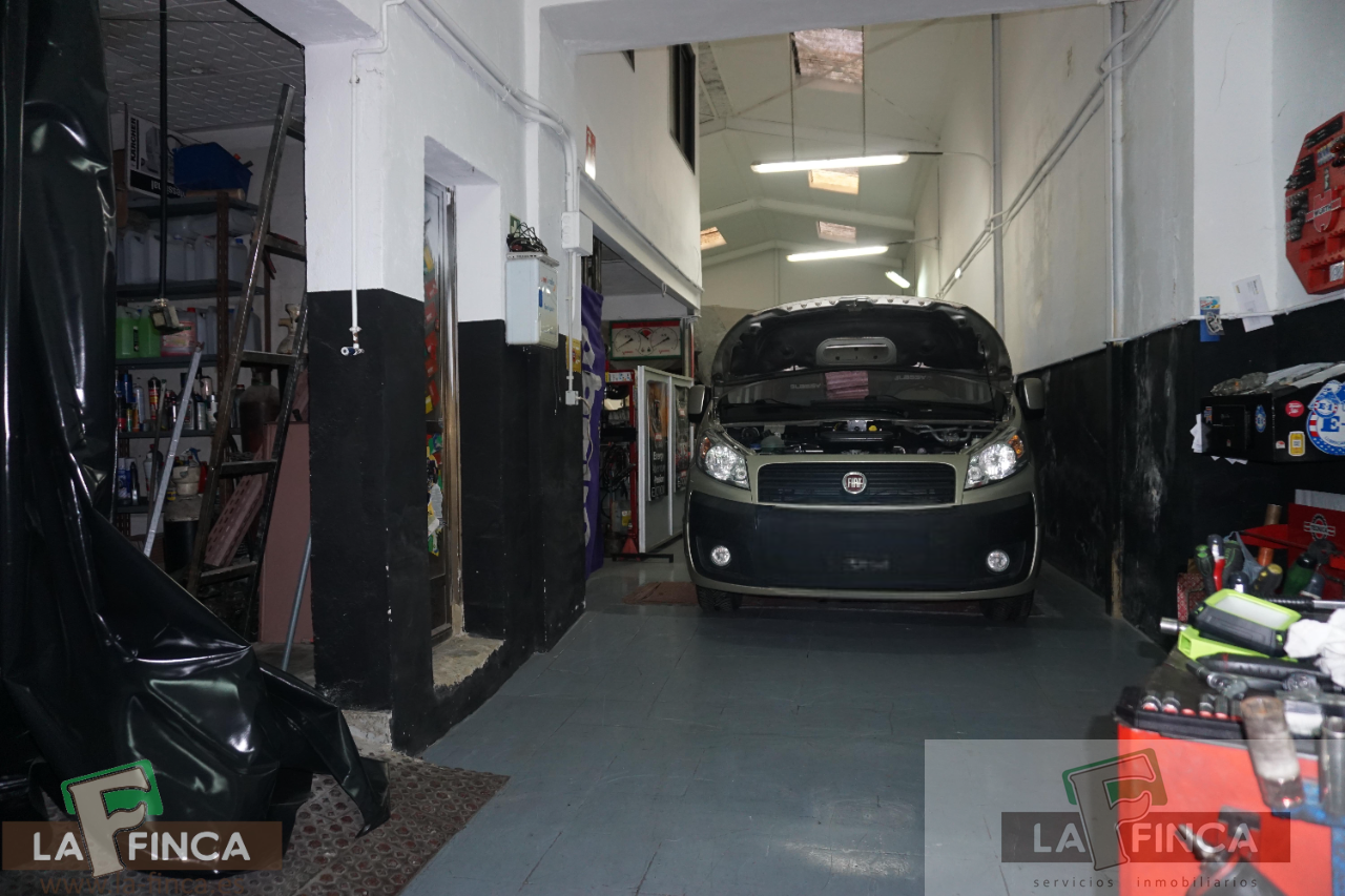 For sale of commercial in Oviedo