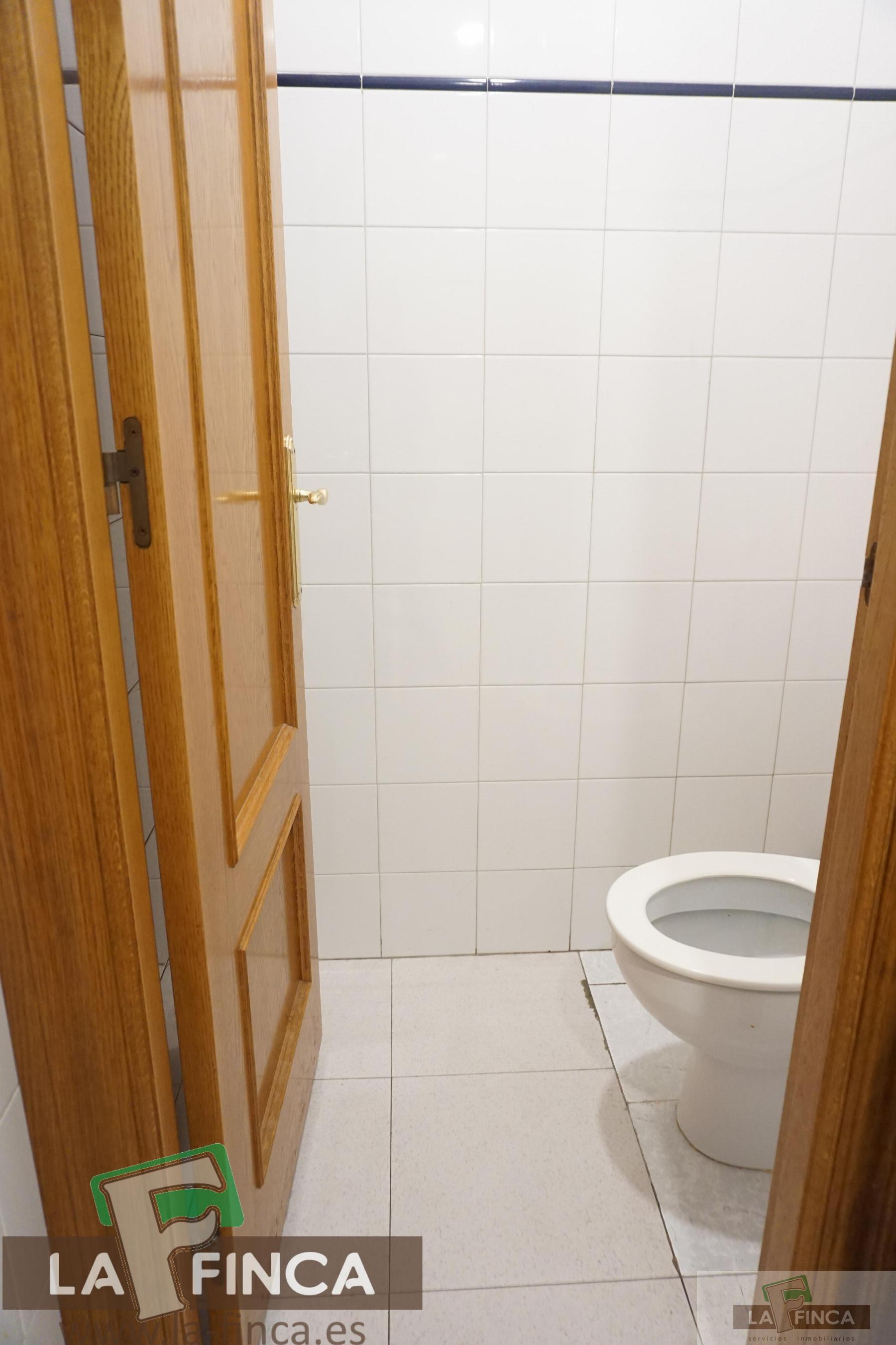 For sale of commercial in Oviedo
