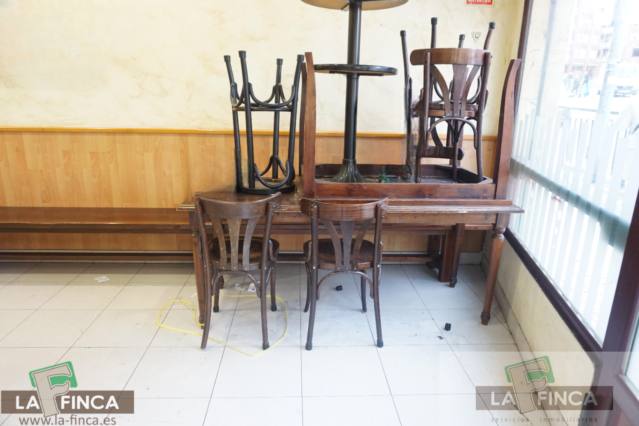 For sale of commercial in Oviedo