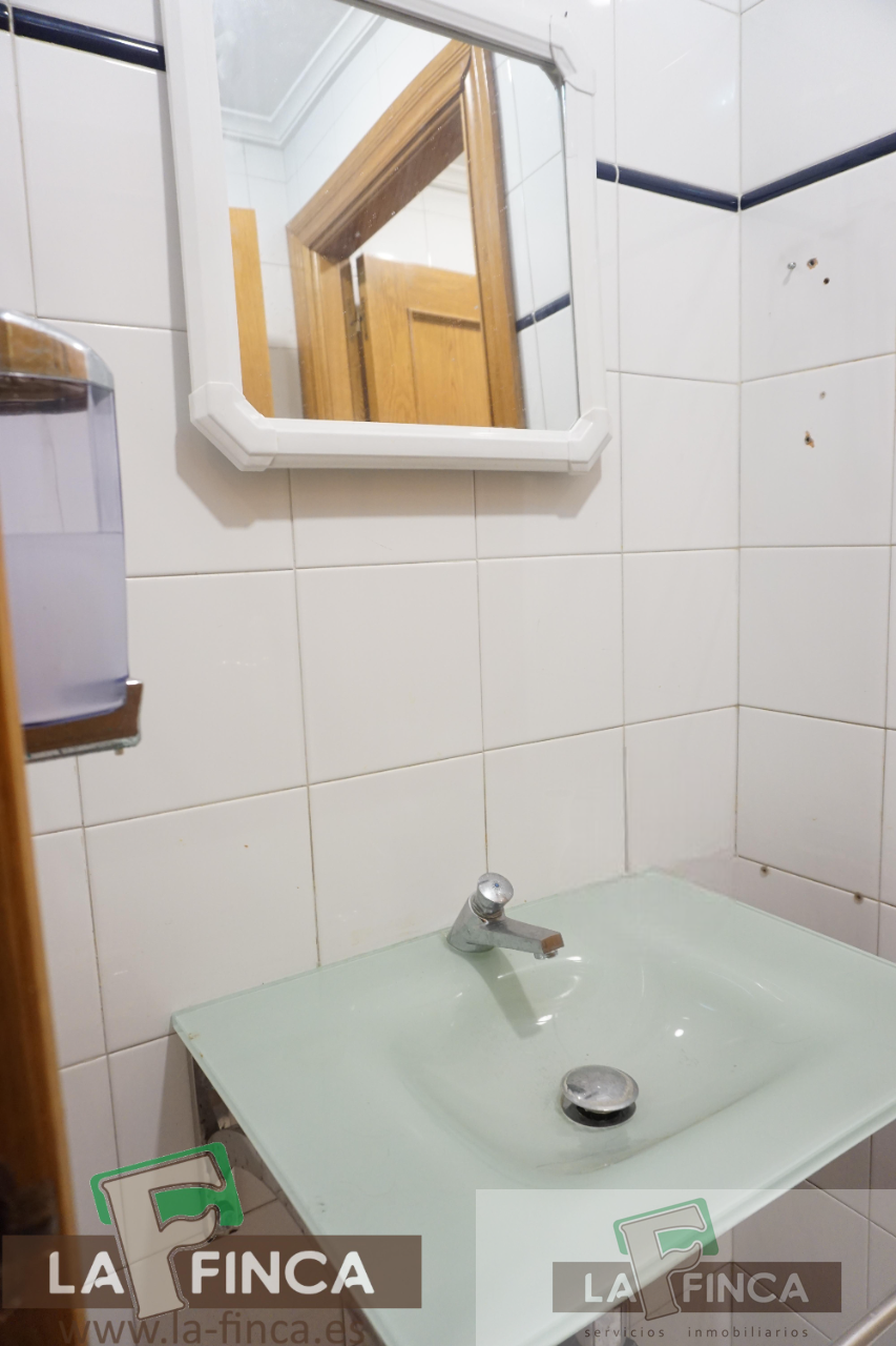 For sale of commercial in Oviedo
