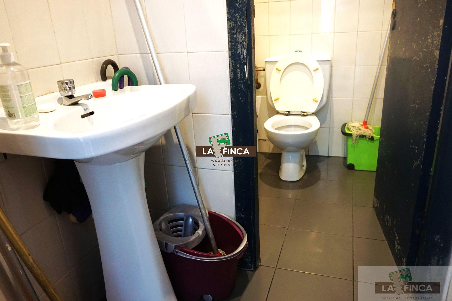 For sale of commercial in Oviedo