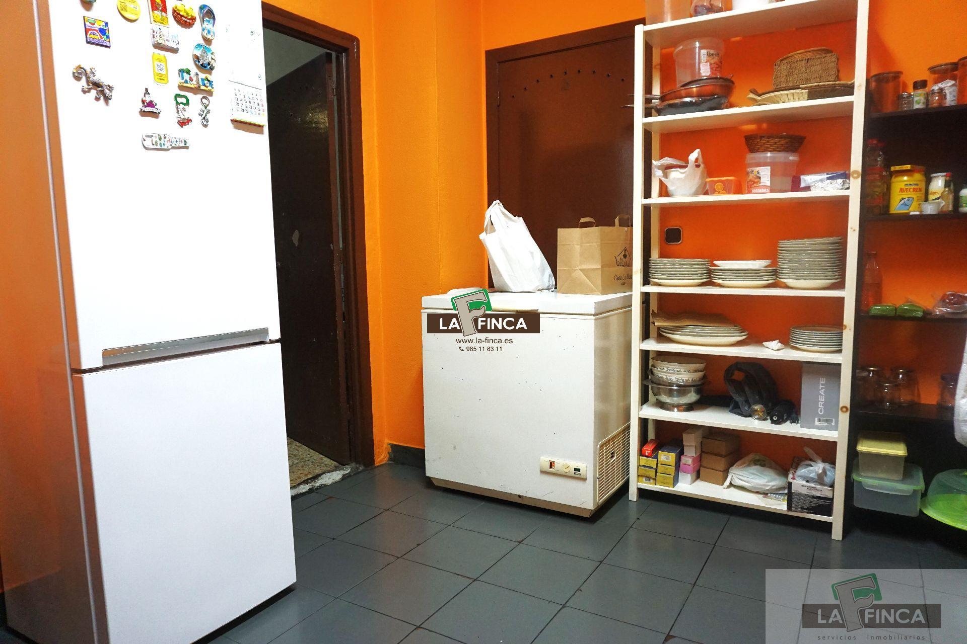For sale of commercial in Oviedo