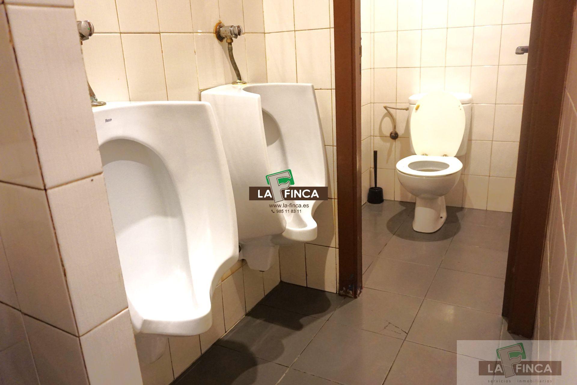 For sale of commercial in Oviedo