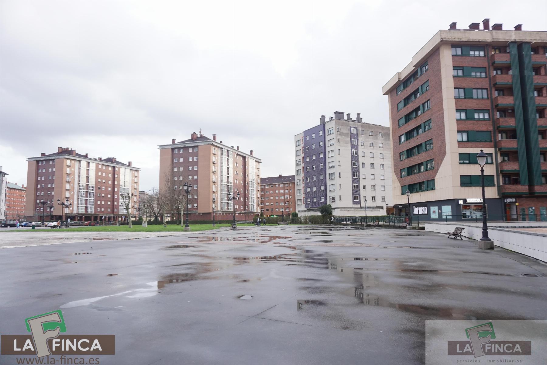 For sale of commercial in Oviedo