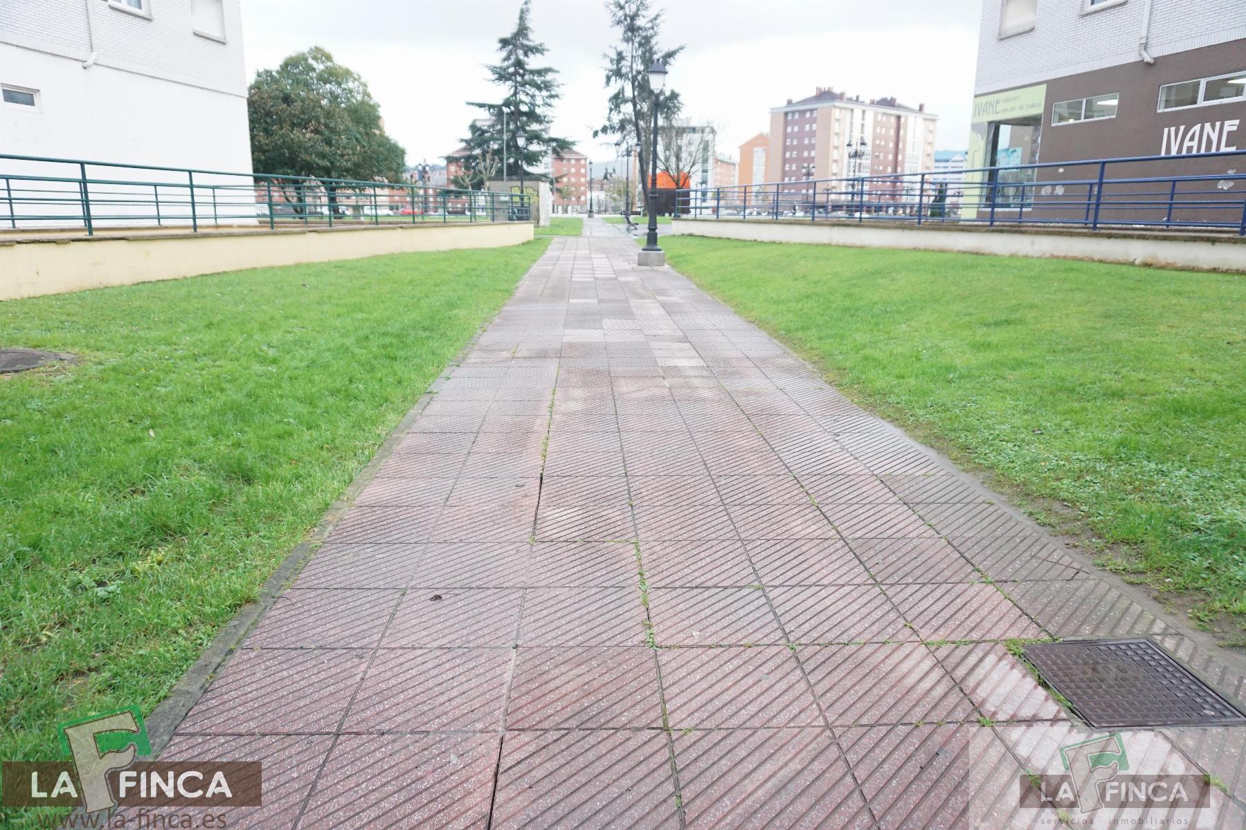 For sale of commercial in Oviedo