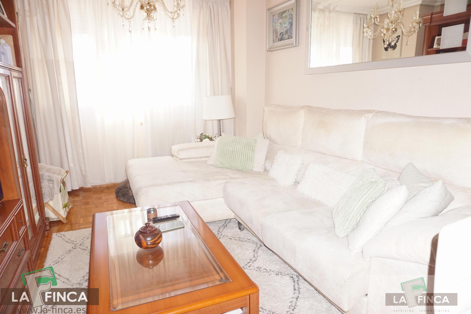 For sale of duplex in Oviedo