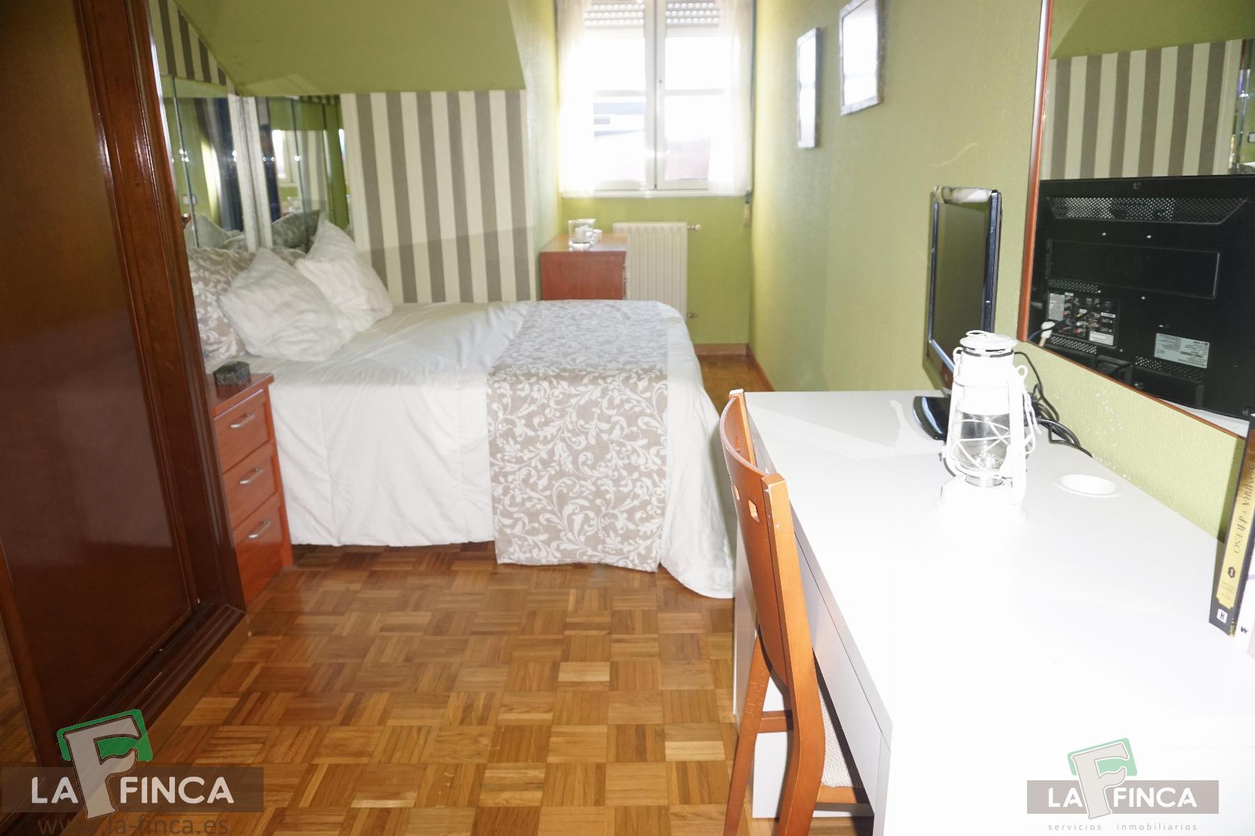 For sale of duplex in Oviedo
