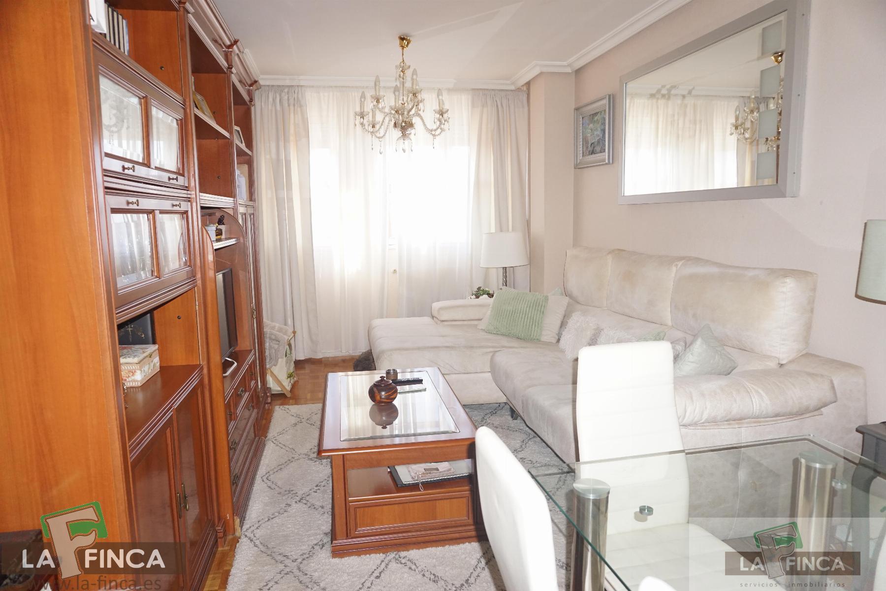 For sale of duplex in Oviedo