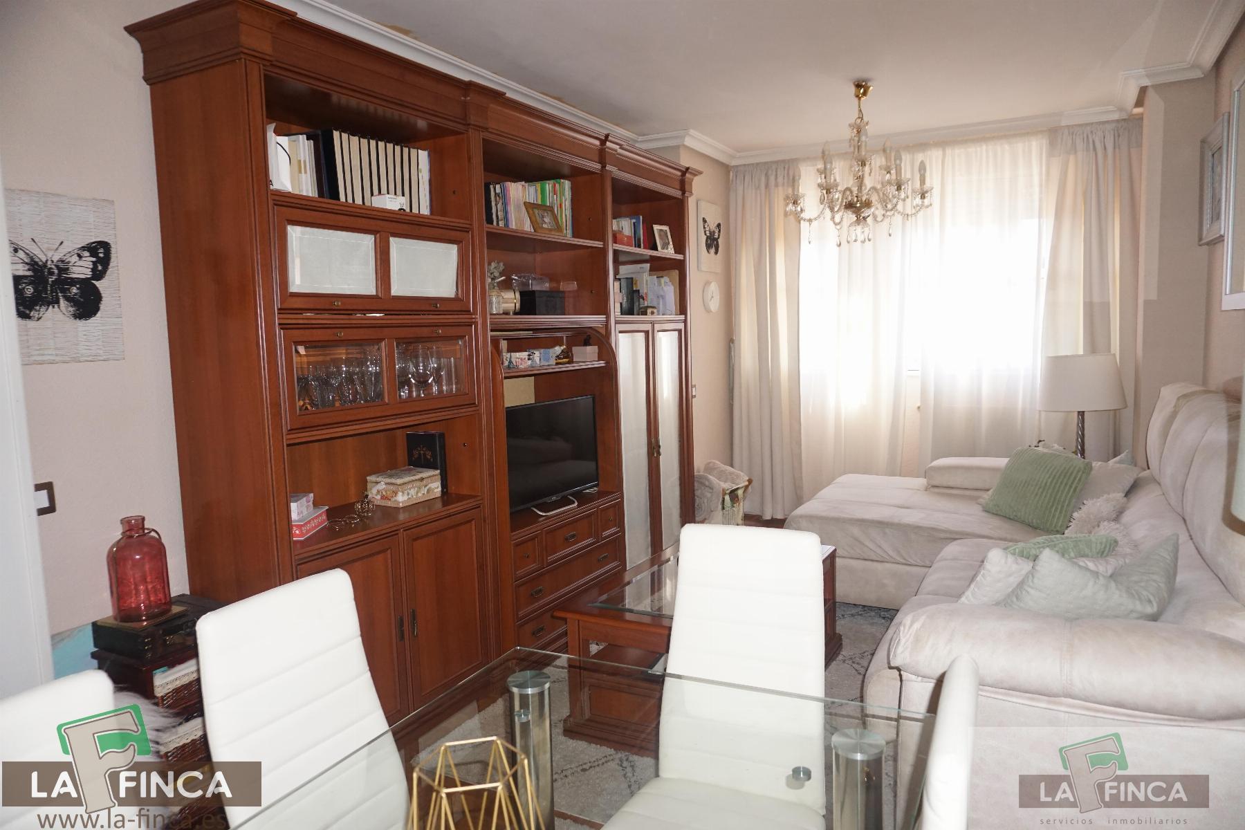 For sale of duplex in Oviedo