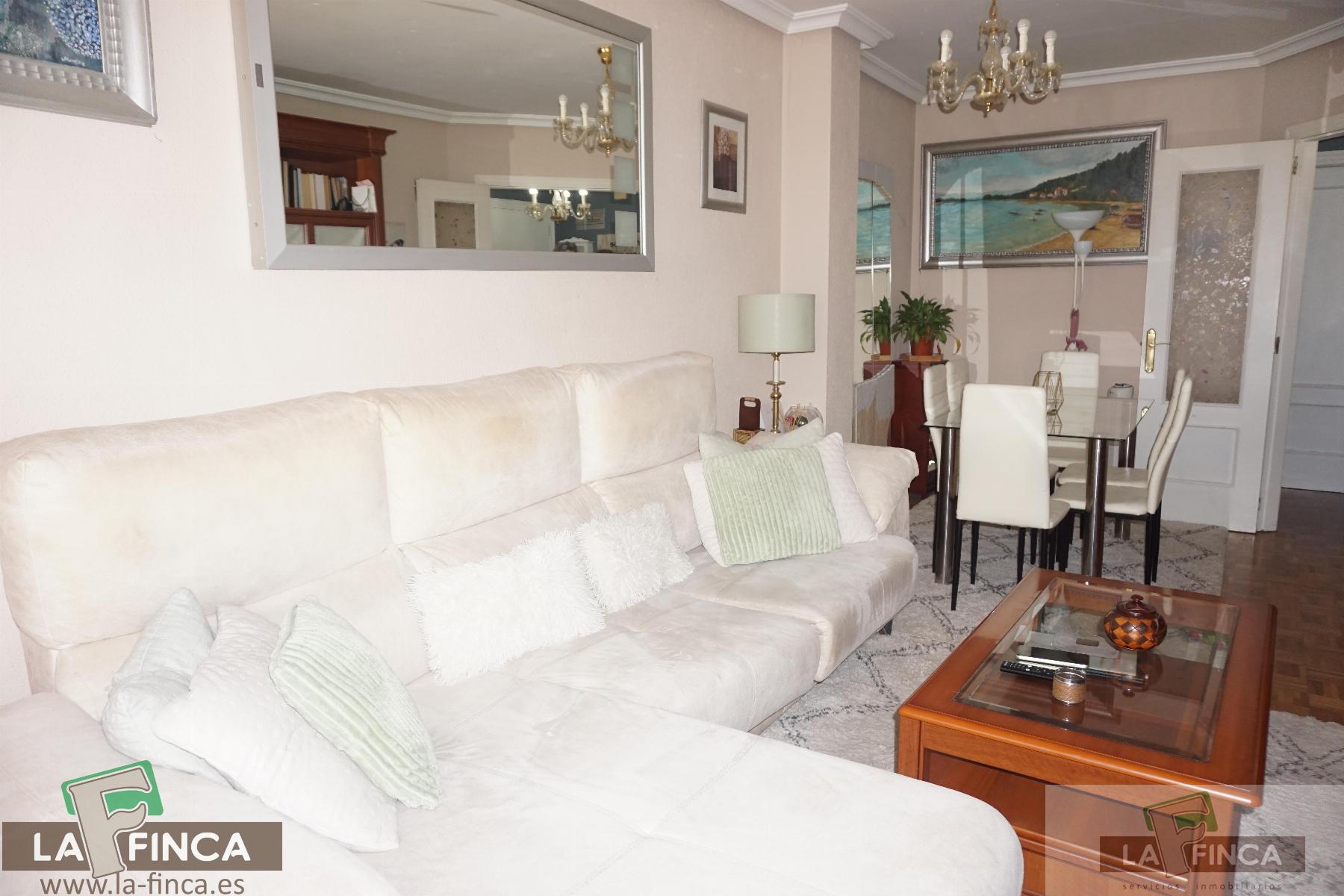 For sale of duplex in Oviedo