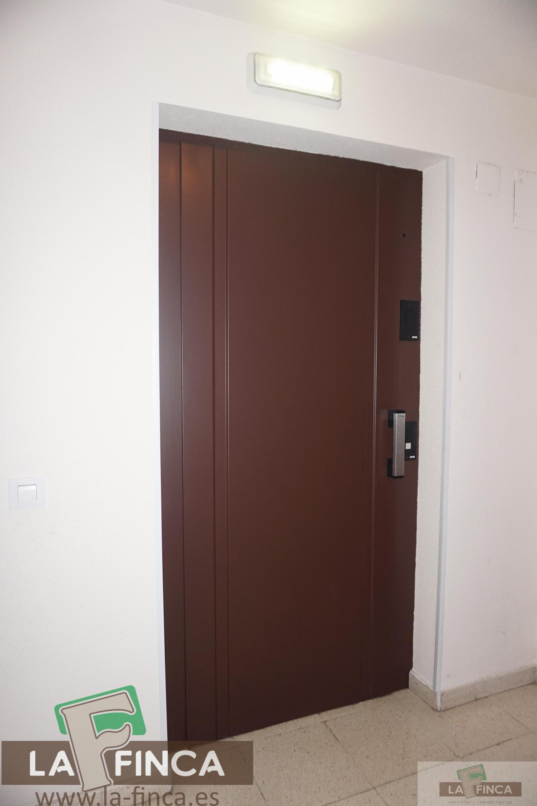 For sale of duplex in Oviedo