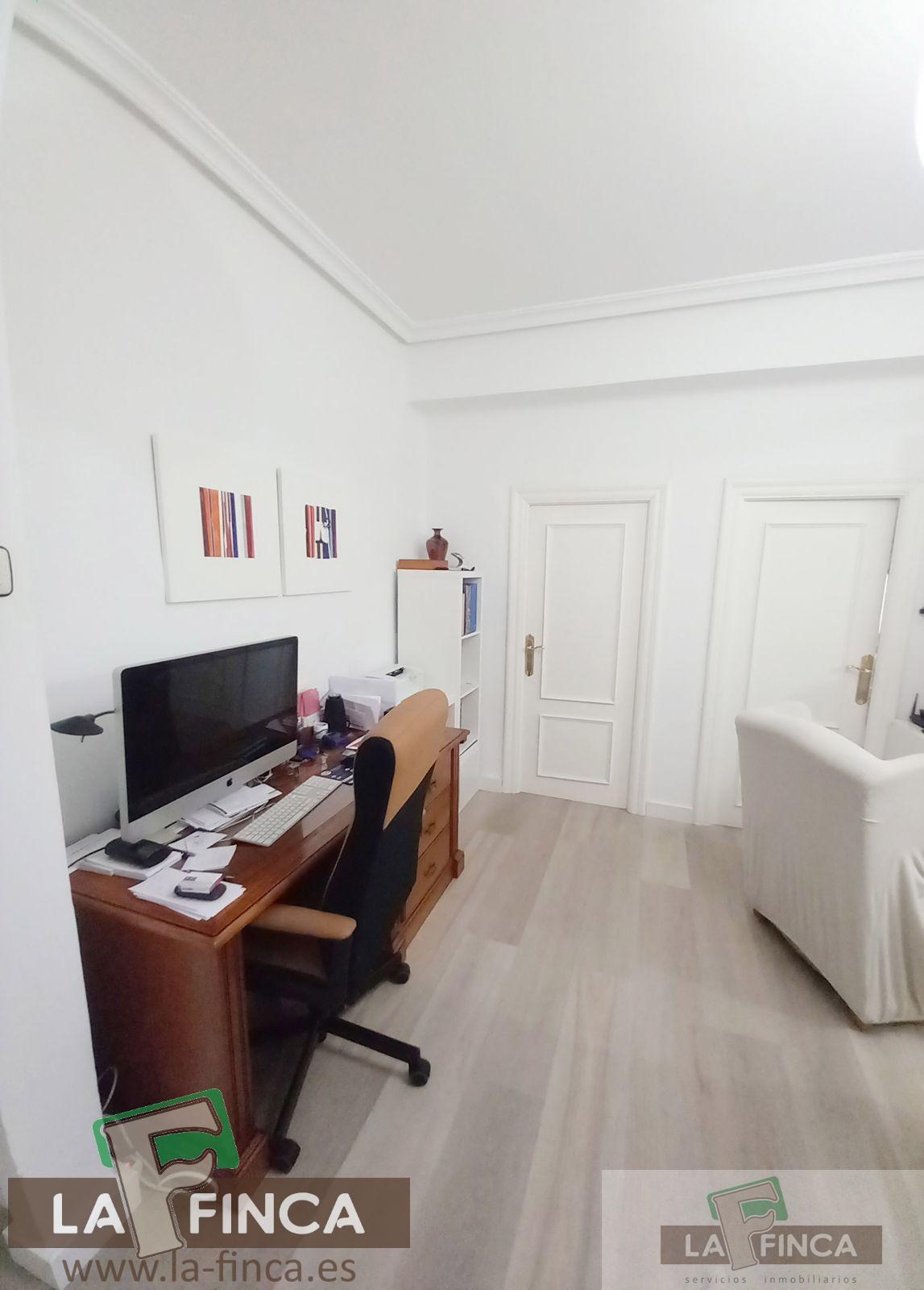 For sale of flat in Oviedo