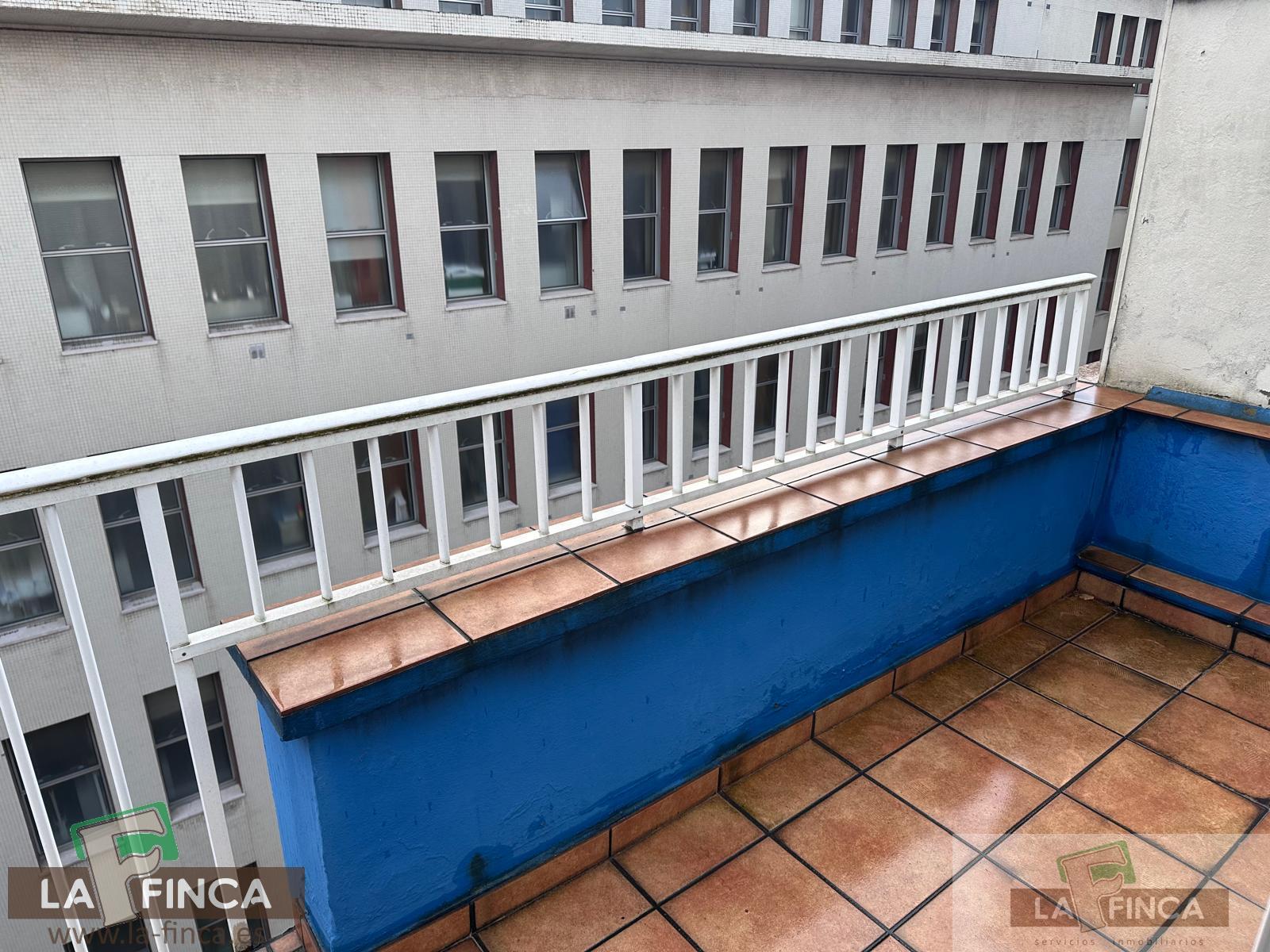For sale of penthouse in Oviedo