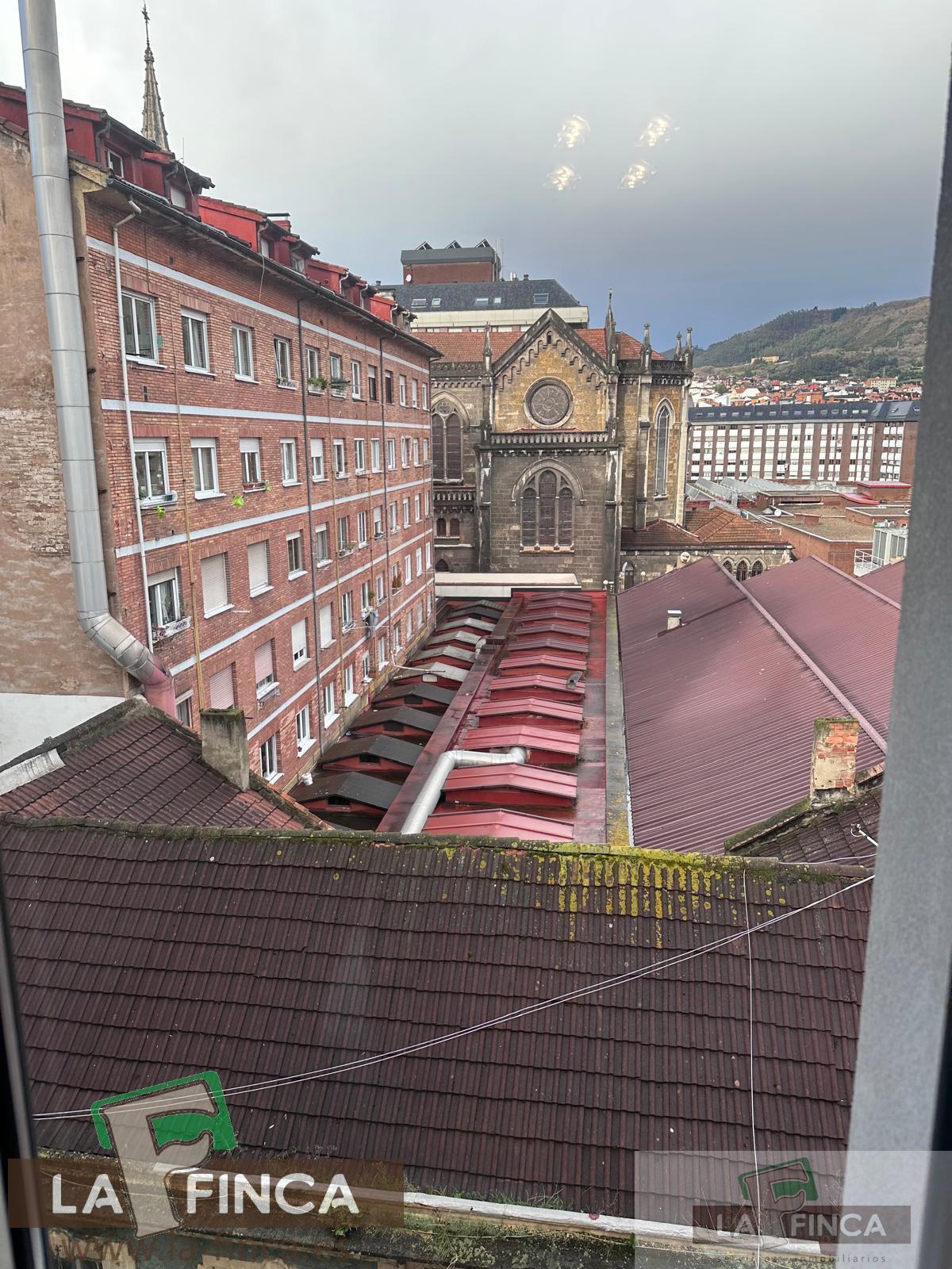 For sale of penthouse in Oviedo