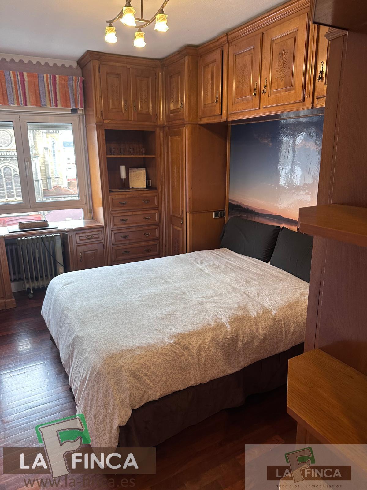 For sale of penthouse in Oviedo