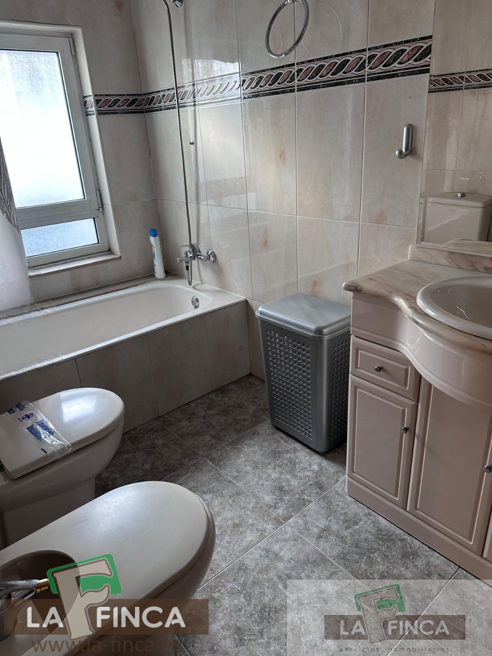 For sale of penthouse in Oviedo