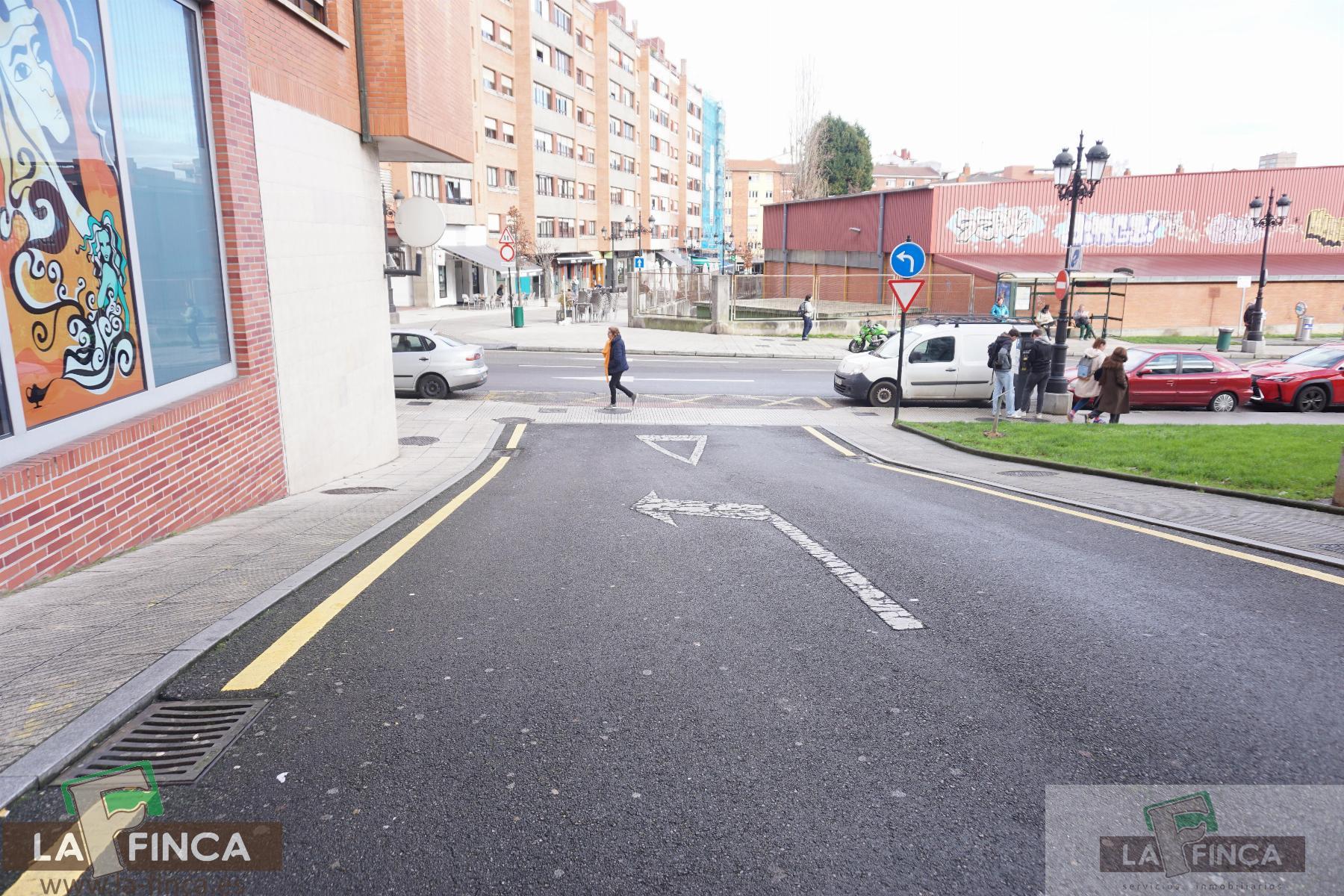 For sale of commercial in Oviedo