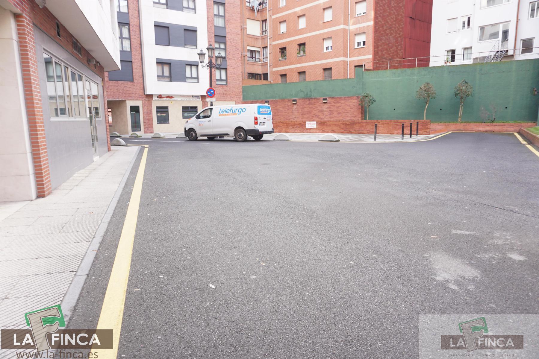 For sale of commercial in Oviedo