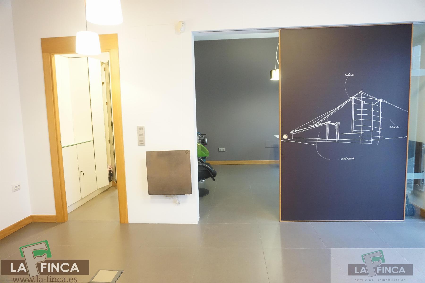 For sale of commercial in Oviedo