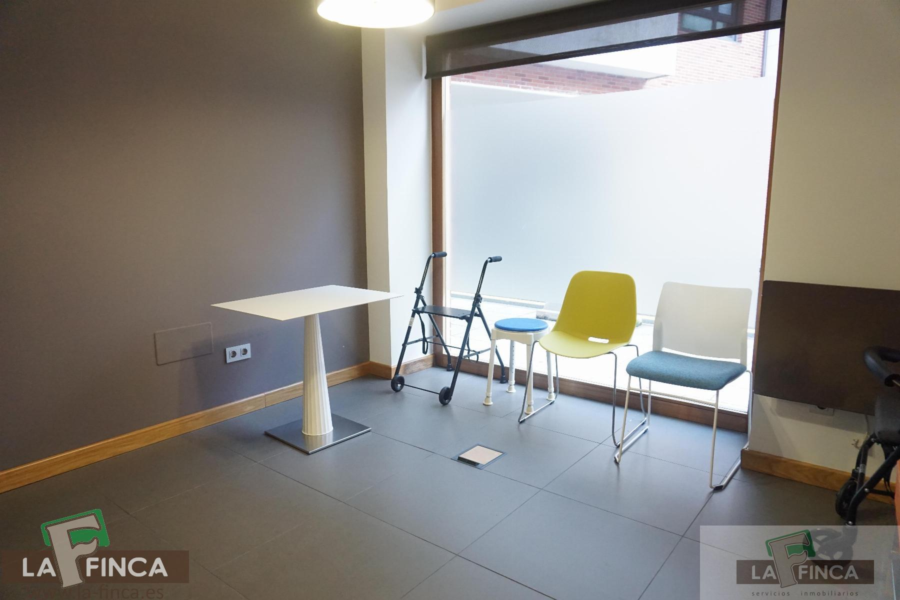 For sale of commercial in Oviedo