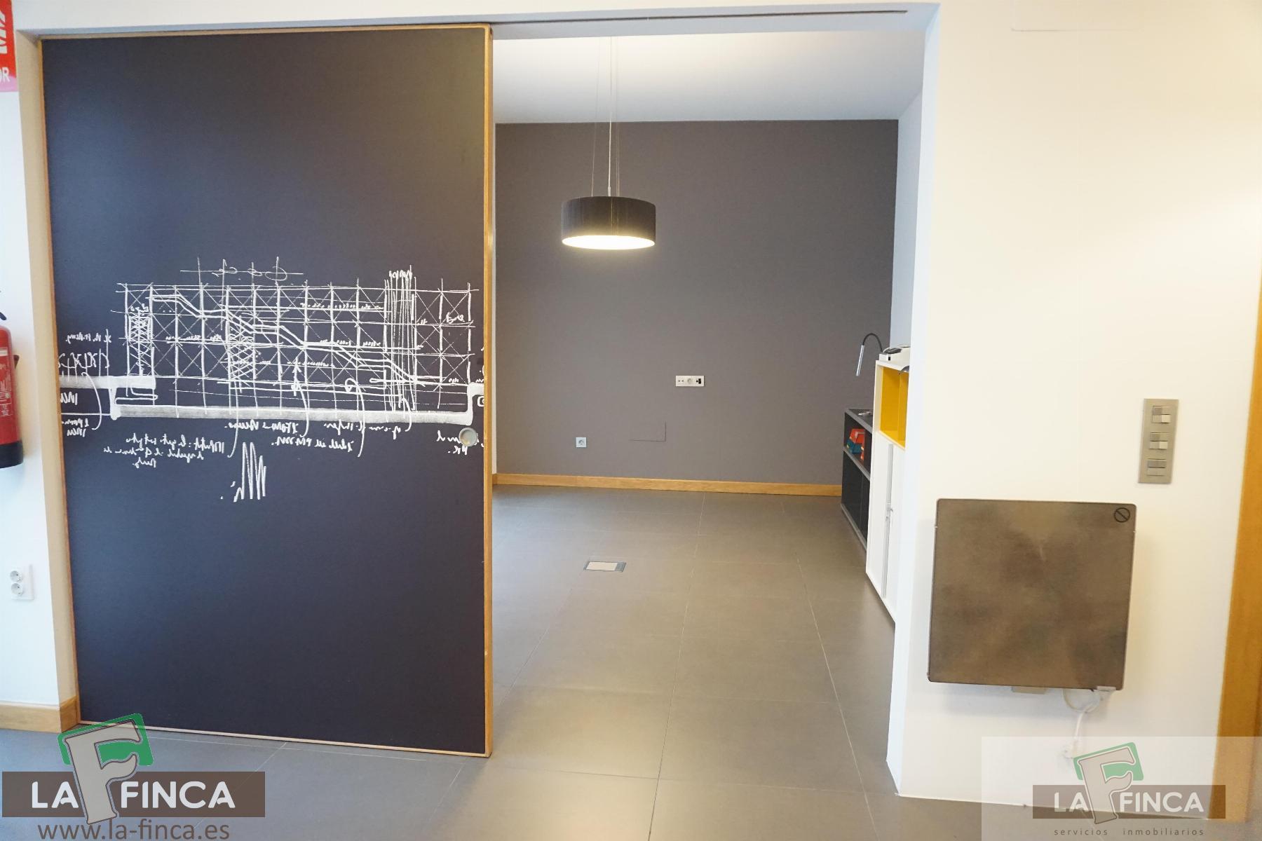 For sale of commercial in Oviedo