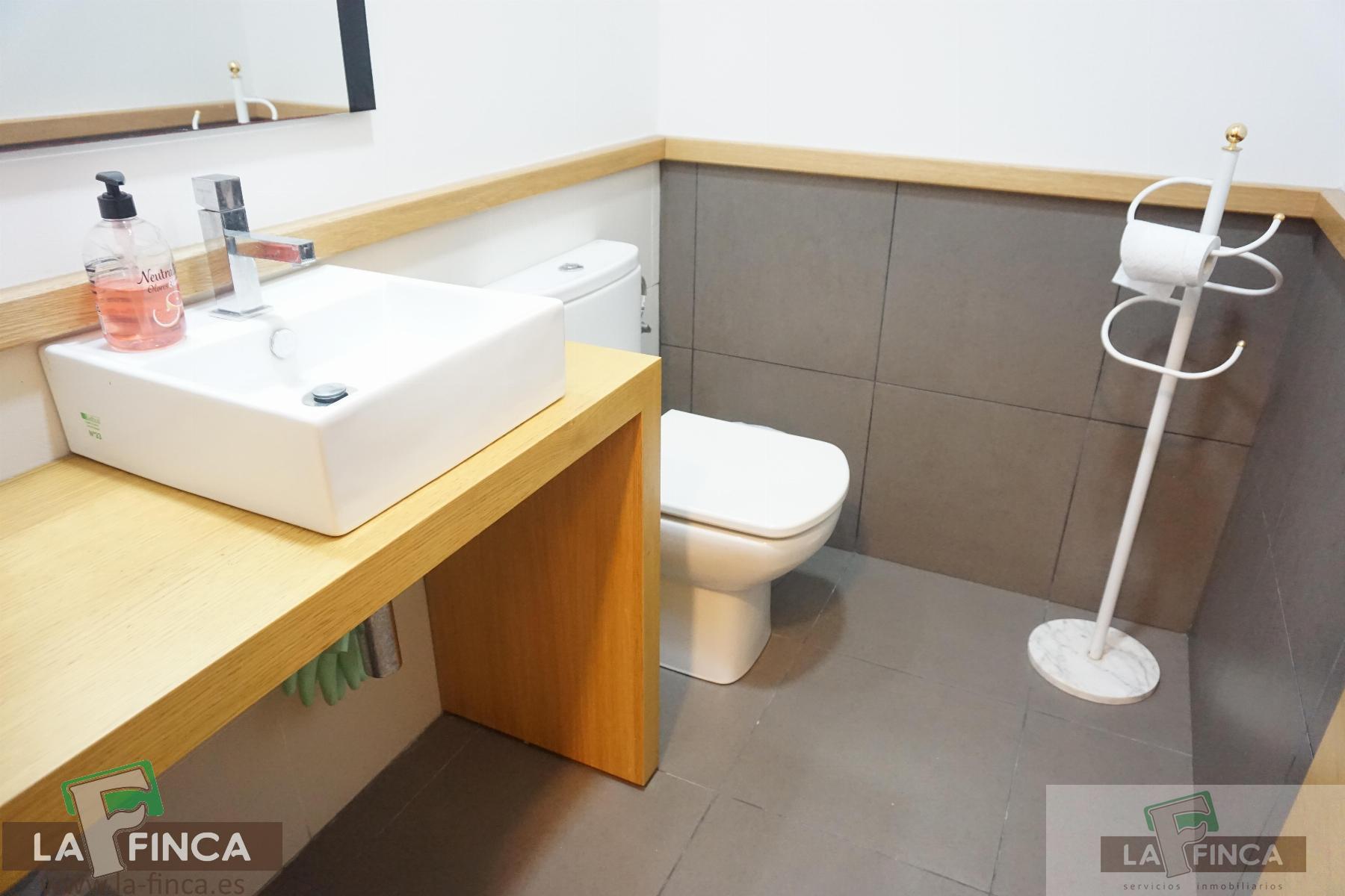 For sale of commercial in Oviedo