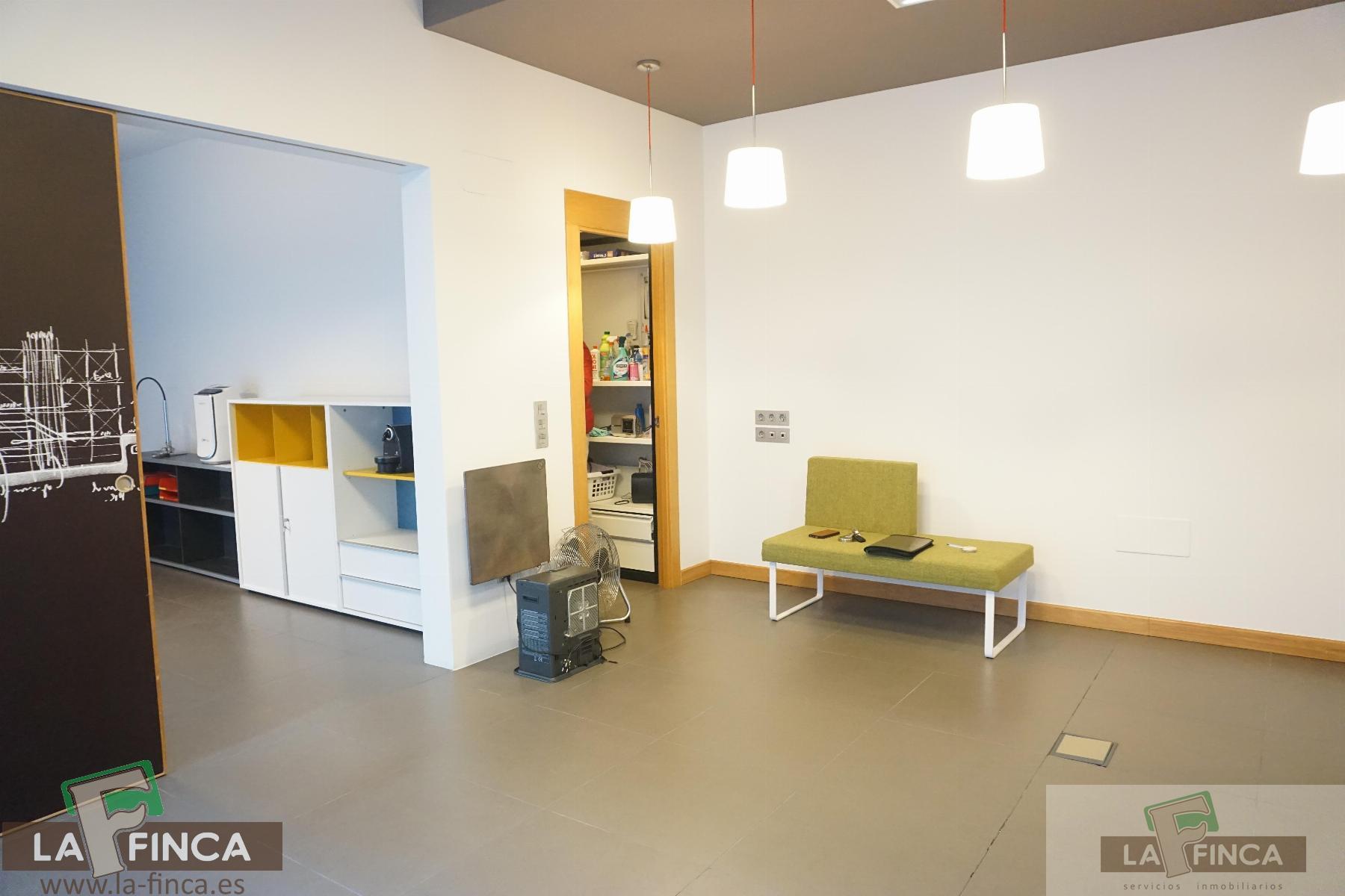 For sale of commercial in Oviedo