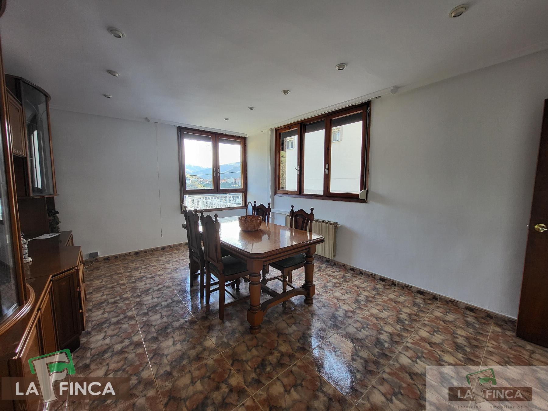 For sale of house in Cangas del Narcea