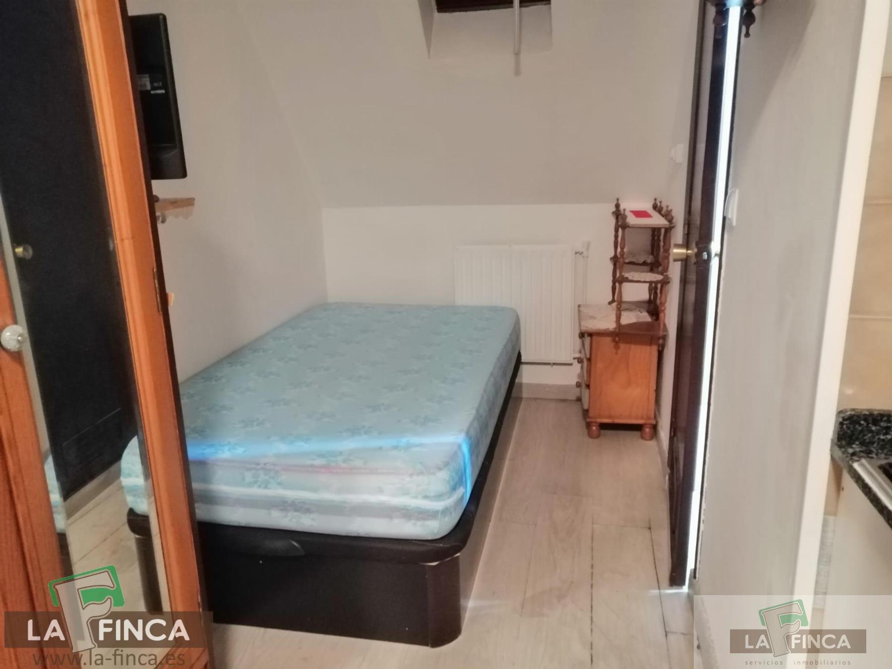 For sale of study in Oviedo