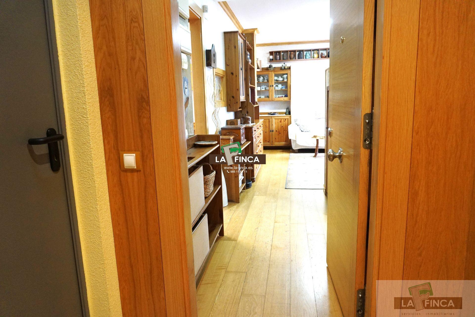 For sale of penthouse in Oviedo