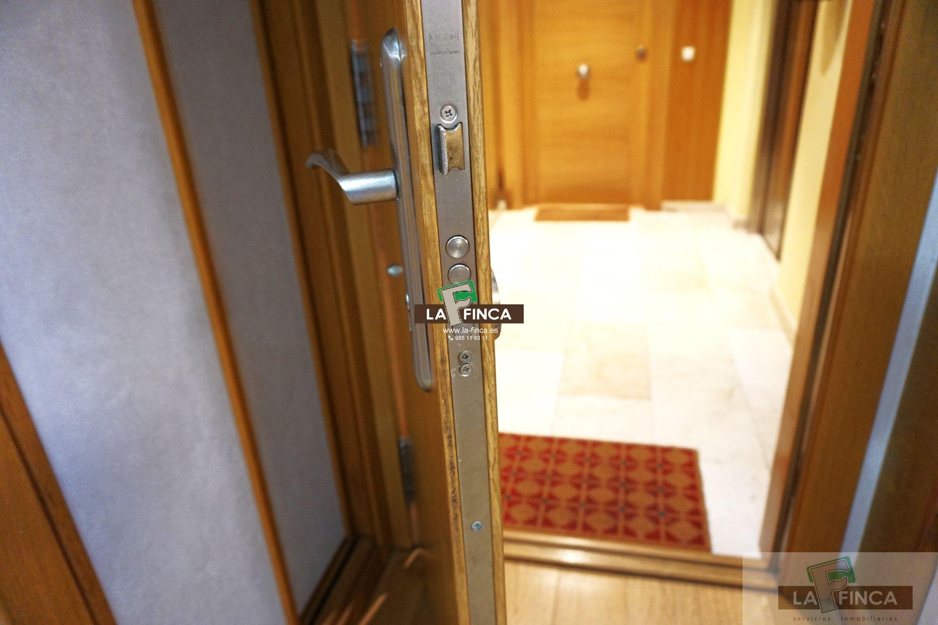 For sale of penthouse in Oviedo