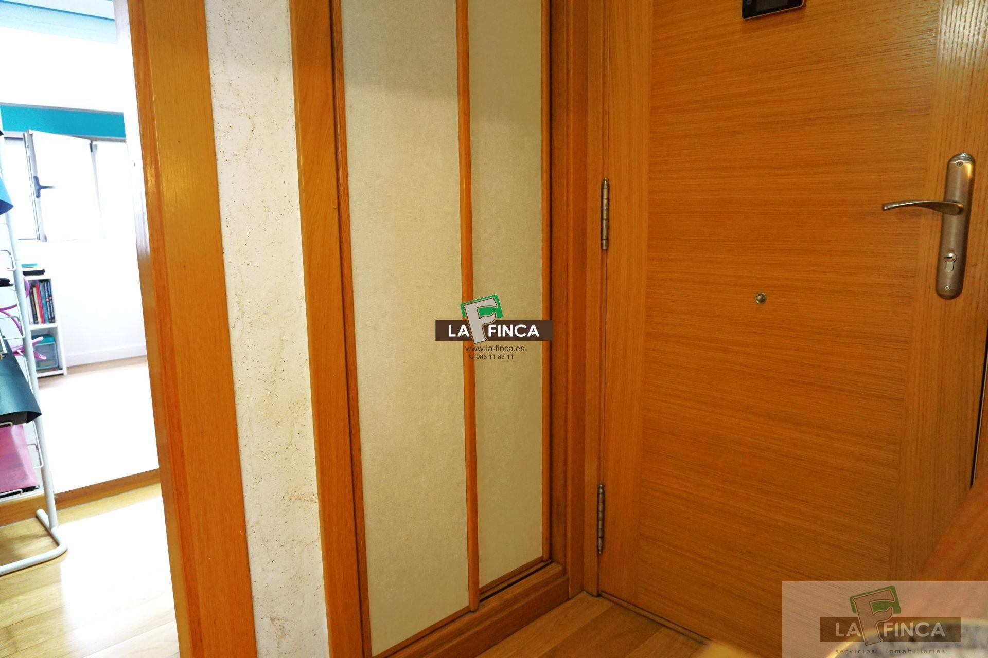 For sale of penthouse in Oviedo