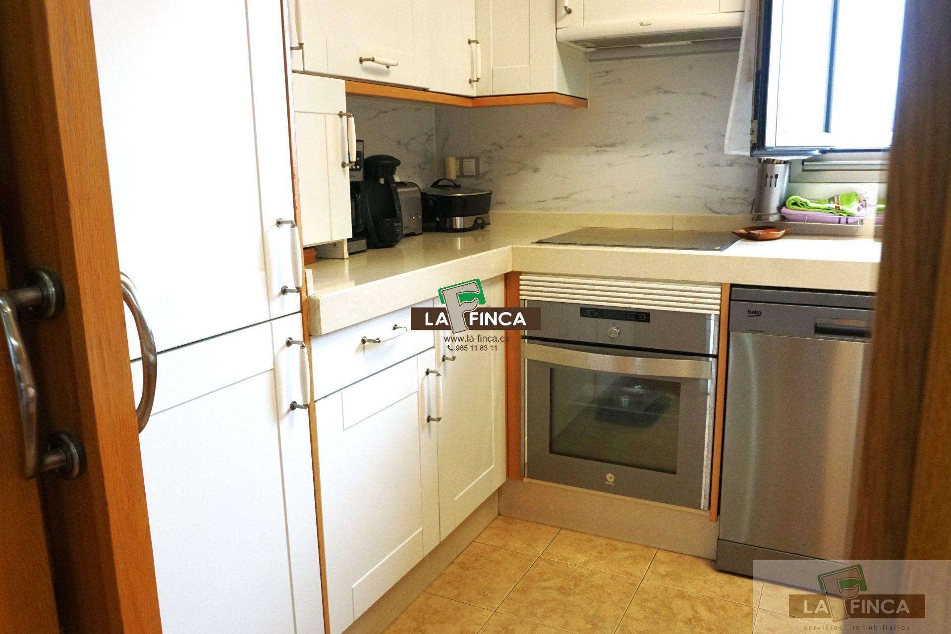 For sale of penthouse in Oviedo