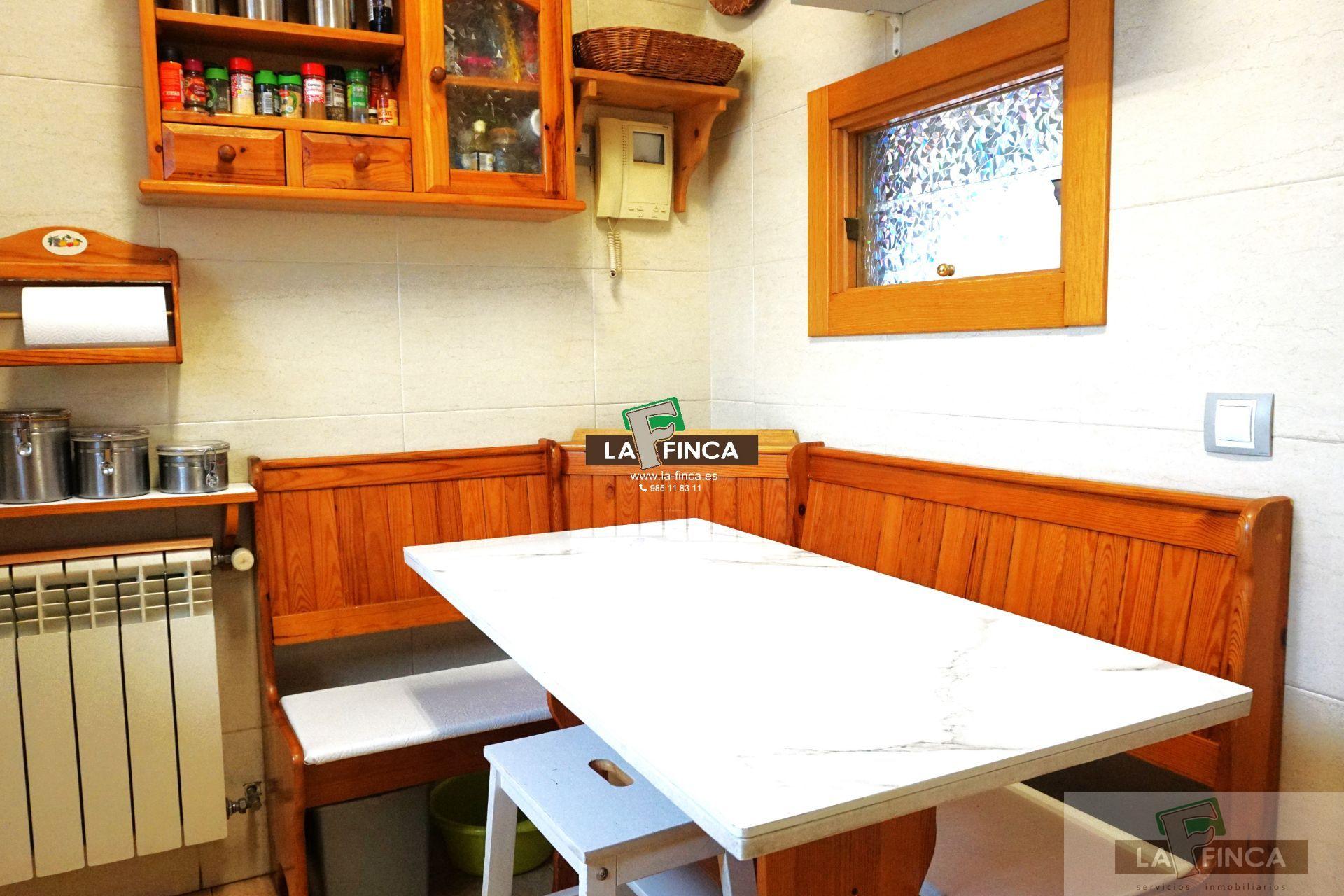 For sale of penthouse in Oviedo