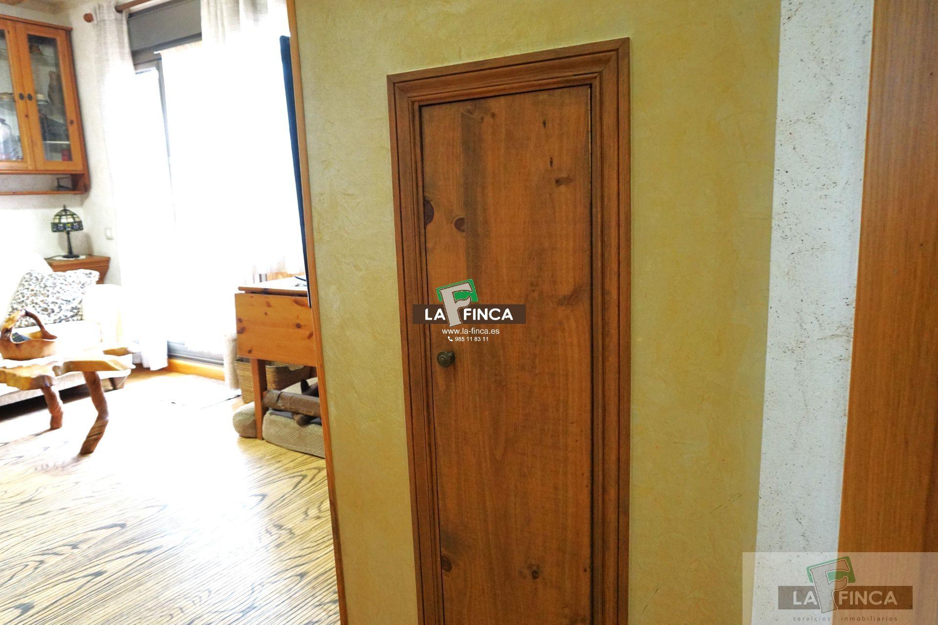 For sale of penthouse in Oviedo